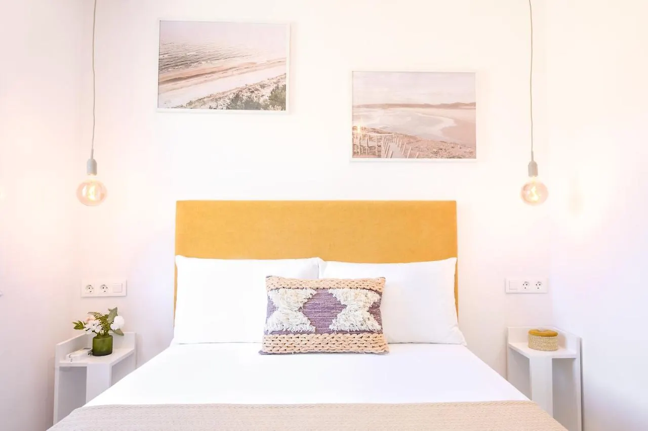 2 Bedroom, New, 1 Min To The Beach, City Center- Picasso By 10Tosea フエンヒロラ 0*,  スペイン