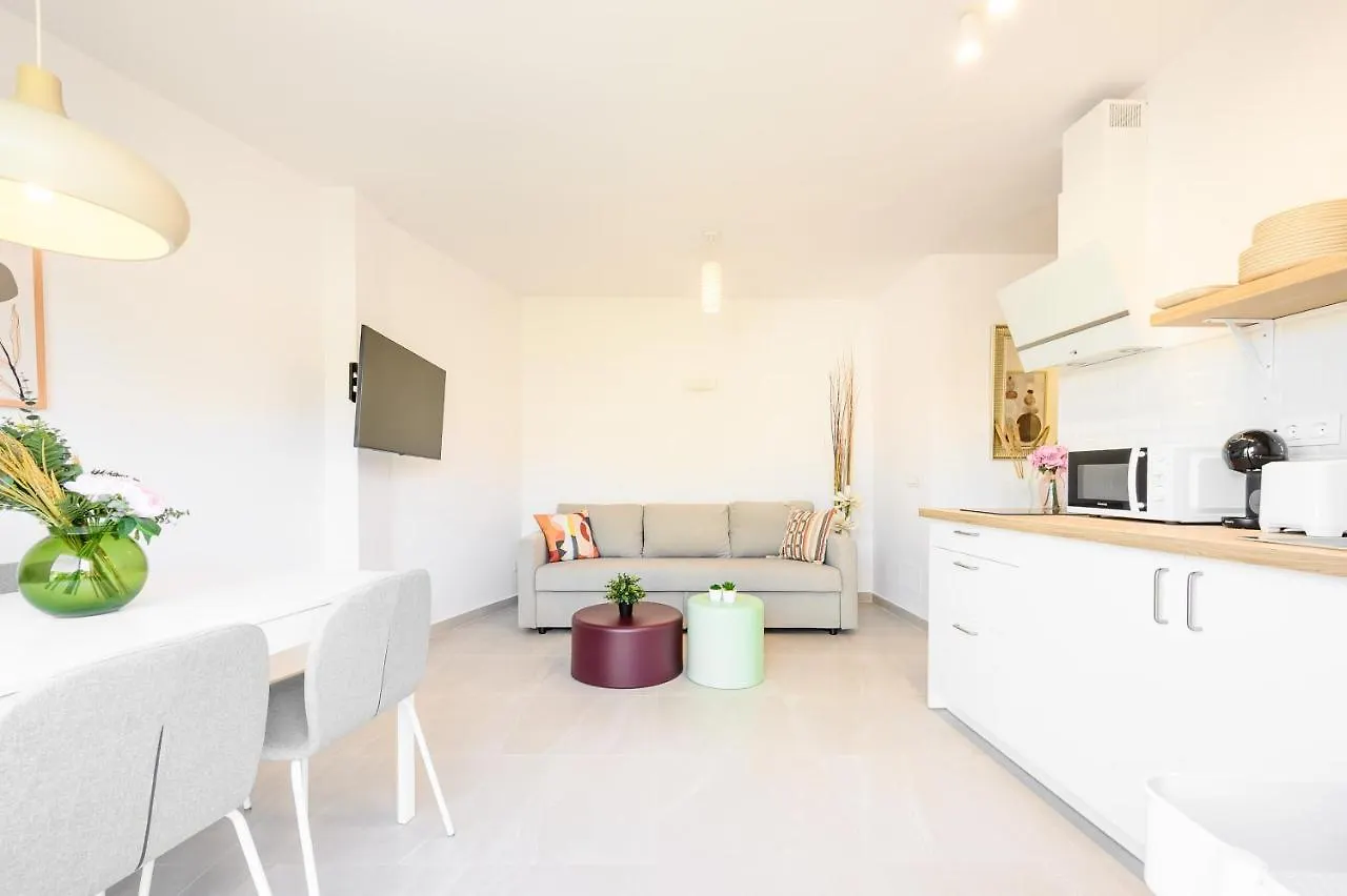 2 Bedroom, New, 1 Min To The Beach, City Center- Picasso By 10Tosea フエンヒロラ スペイン