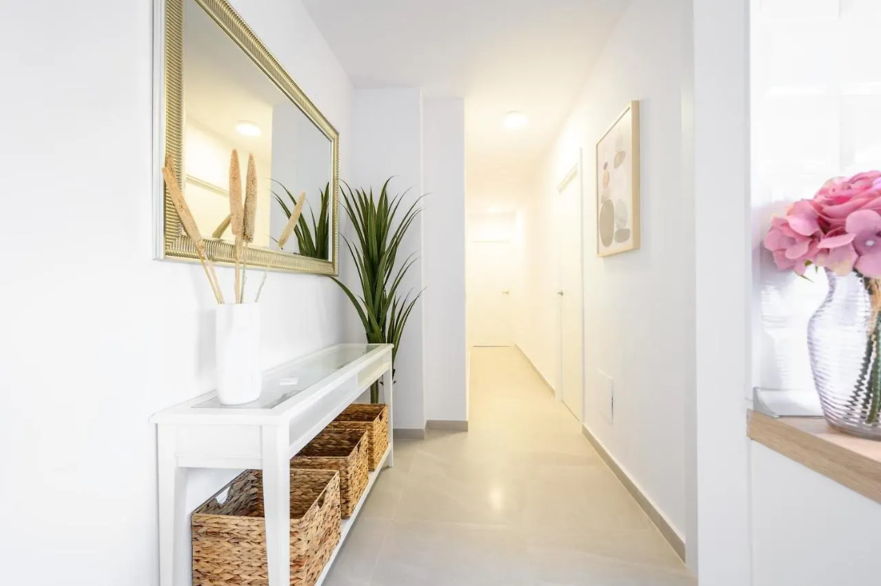 2 Bedroom, New, 1 Min To The Beach, City Center- Picasso By 10Tosea フエンヒロラ 0*,